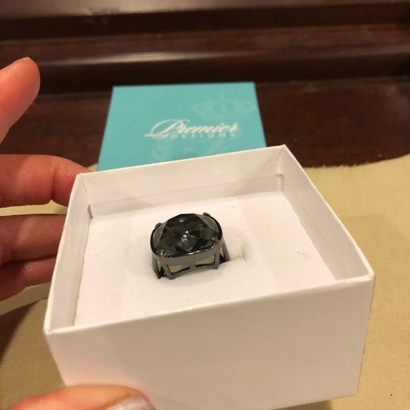 Premier Designs ring black stone and band
Size 7.5 - Picture 2 of 6
